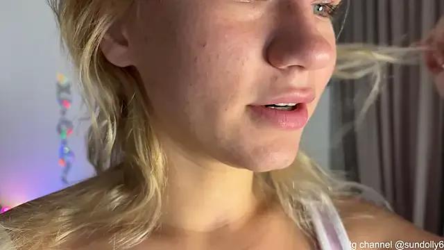 lxsundollyxl from StripChat is Freechat