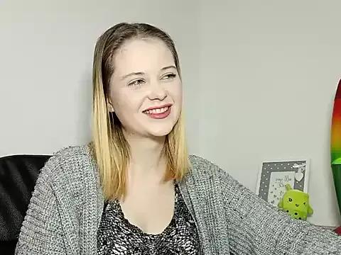 LydiaYoung from StripChat is Freechat