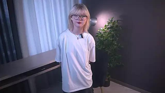 LynetteEmley from StripChat is Freechat