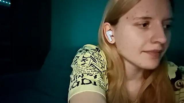 LynteriLain from StripChat is Freechat