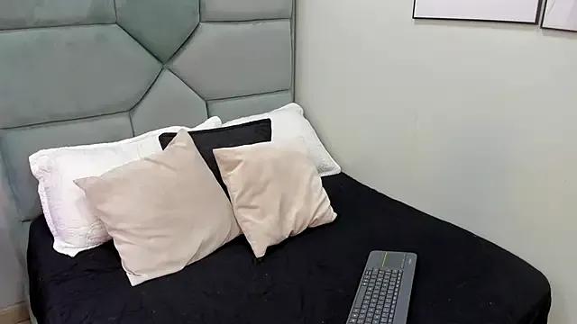 Madame_Rouge_ from StripChat