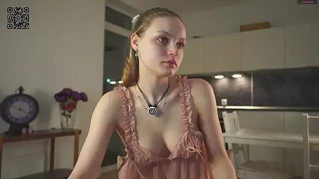 MandaReh from StripChat is Freechat