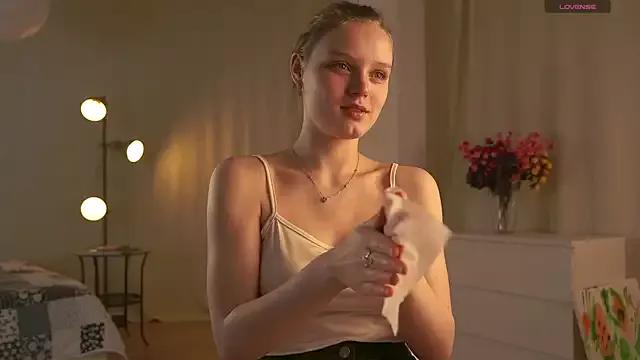 MandaReh from StripChat is Freechat