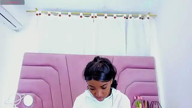 MarianRosse from StripChat is Freechat