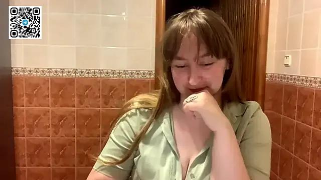 MaroonMoon_ from StripChat is Freechat