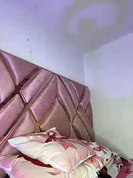 Melody_rouxxx from StripChat is Freechat