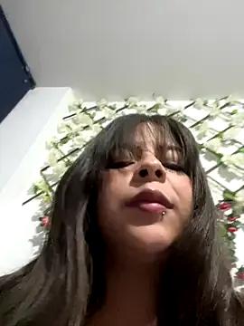 MiaCollinssx from StripChat is Freechat