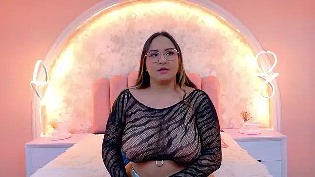 MiaLaurents from StripChat is Freechat