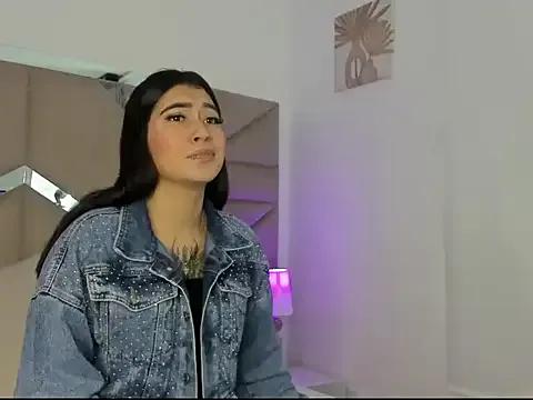 MiaSr_love from StripChat is Freechat