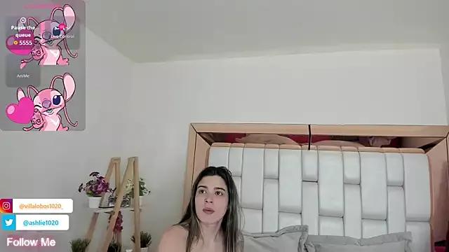 MiaVillalobos from StripChat is Freechat