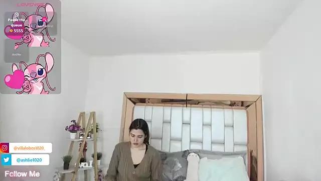 MiaVillalobos from StripChat is Freechat