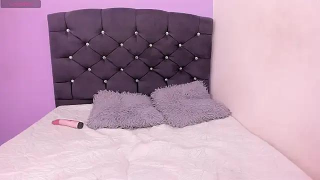 miichelle_0 from StripChat is Freechat