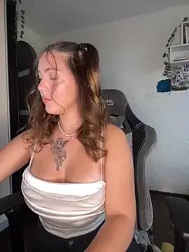MikssMolly from StripChat is Freechat