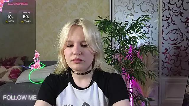 Mila_Lioness from StripChat is Freechat