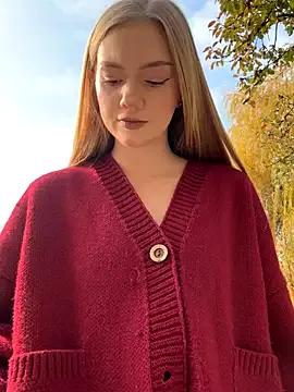 MilaMoone from StripChat is Freechat