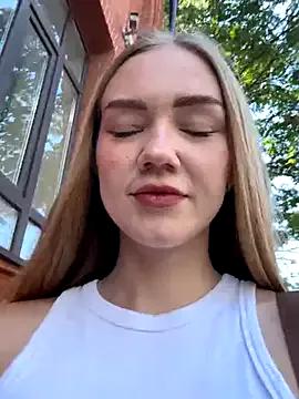 MilaMoone from StripChat is Freechat