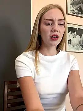 MilaMoone from StripChat is Freechat