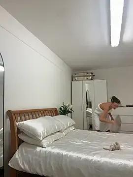 MilaRenee from StripChat is Freechat