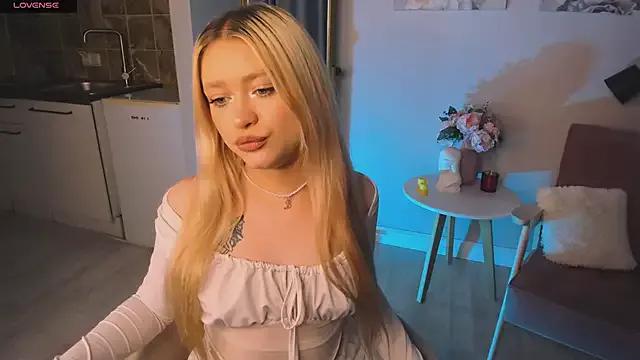 Millie_Vanillie from StripChat is Freechat