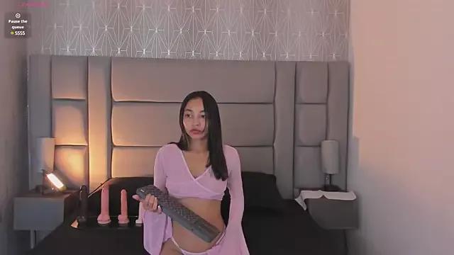 Miranda_becerra from StripChat is Freechat
