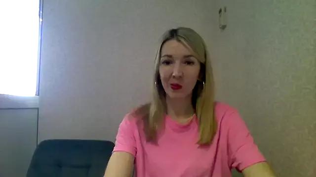 Miravexi from StripChat is Freechat