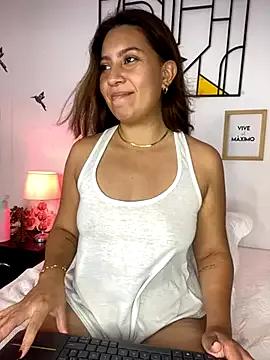 miss__caroline from StripChat is Freechat