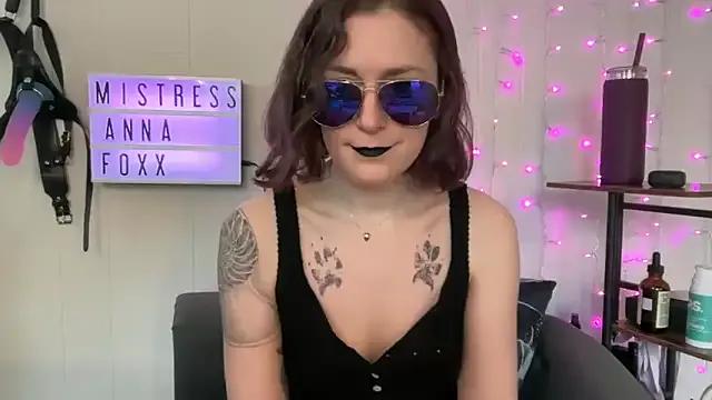 mistressannafoxx from StripChat is Freechat