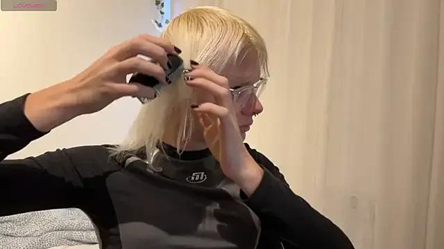 MollyChloe from StripChat is Freechat