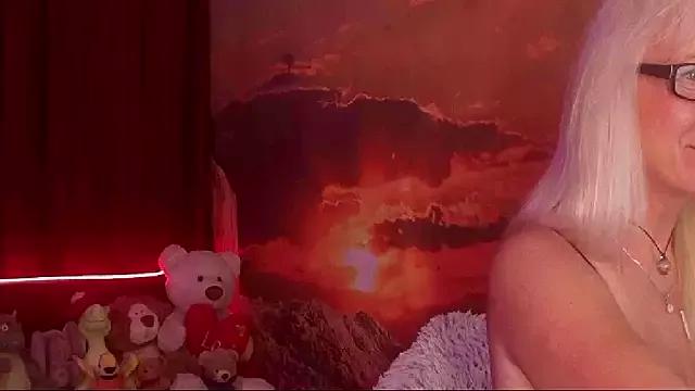 MoniCutex from StripChat is Freechat
