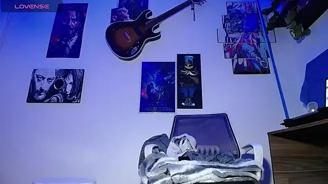 moonligth18 on StripChat 