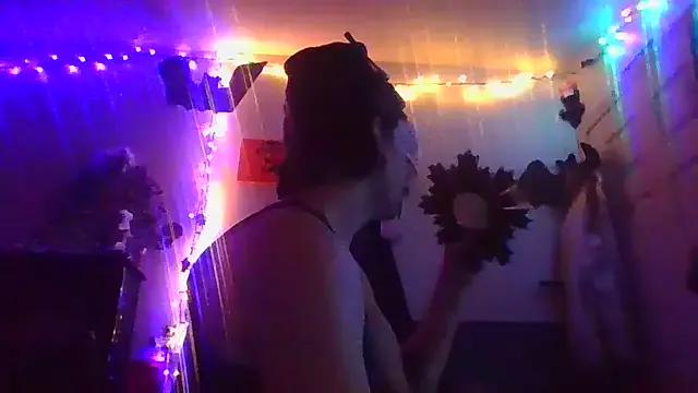 mrtruemanshow from StripChat is Freechat