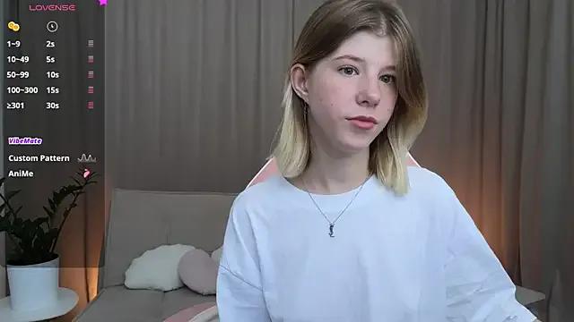 MuraLuxa from StripChat is Freechat