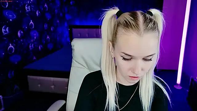 NaomiHita from StripChat is Freechat