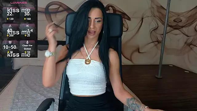 NaomiScarlet from StripChat is Freechat