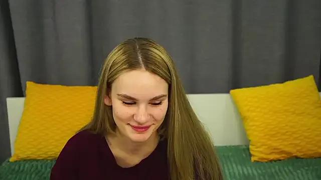 NaomiSweetheart from StripChat is Freechat