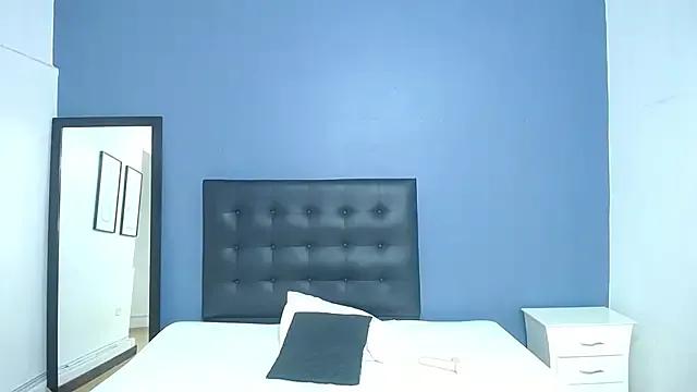 naughty_bigass_18 from StripChat is Freechat