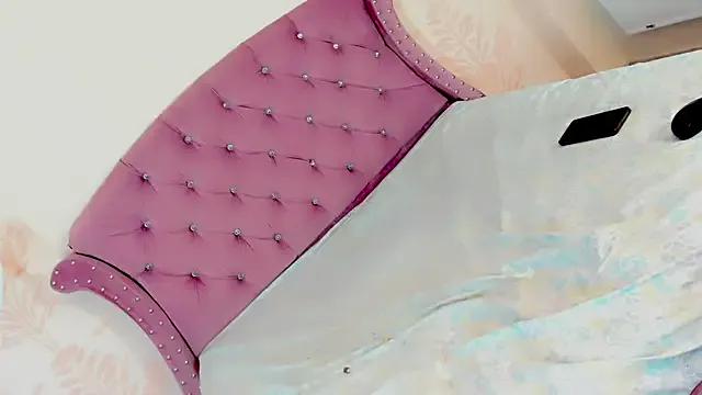 naughty_sweet_girls_sexts from StripChat is Freechat