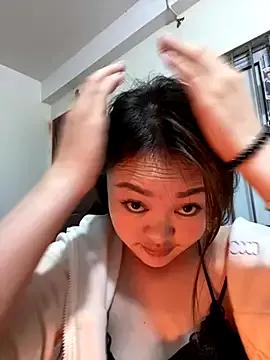 Nhi999 from StripChat