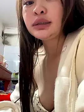 Nhi999 from StripChat