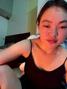 Nhi999 from StripChat