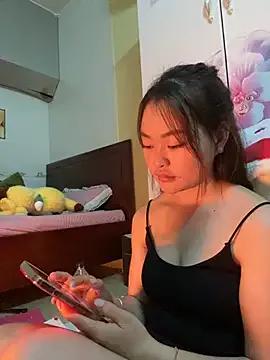 Nhi999 from StripChat