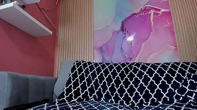 NhoanBrunette from StripChat is Freechat