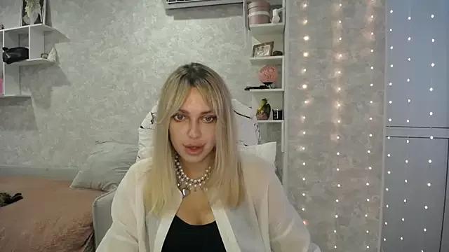 NickyAdamidi from StripChat is Freechat