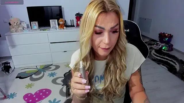 Nicol2Naya from StripChat is Freechat