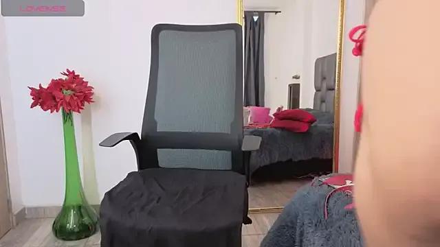 nicoledance69 from StripChat is Freechat