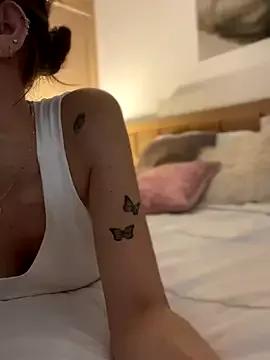 nicolleferragamo from StripChat is Freechat