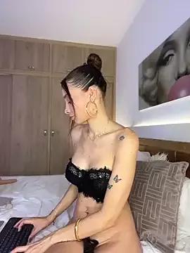 nicolleferragamo from StripChat is Freechat