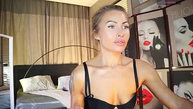 Nikki__Amour from StripChat