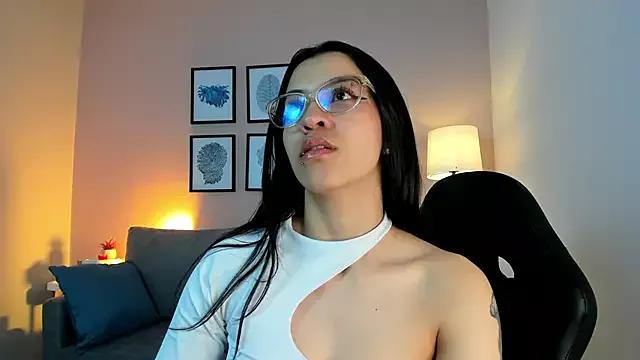 nina__dixon from StripChat is Freechat