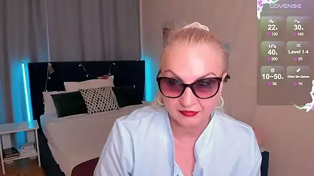 Nina_Deville from StripChat is Freechat